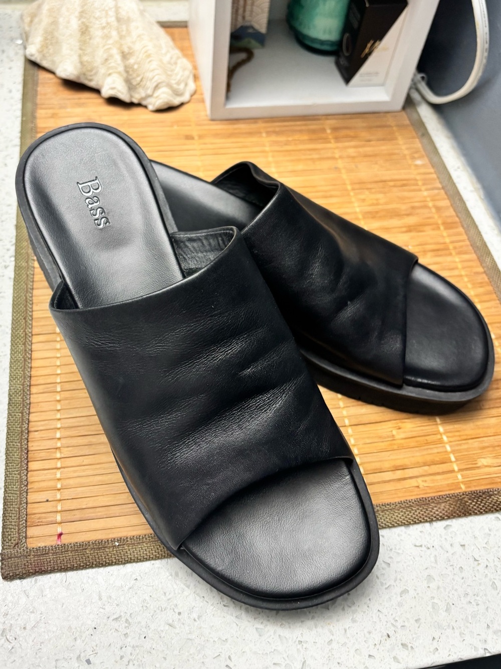 G.H. Bass black leather slip on sandals - Picture 8 of 8